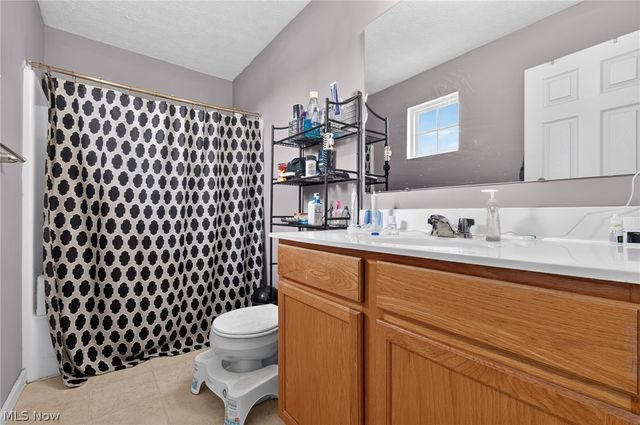 2698 Dutch Circle NE, Canton, OH 44721
