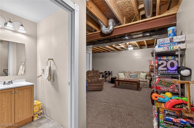 2698 Dutch Circle NE, Canton, OH 44721
