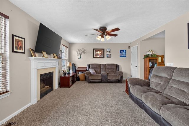 2698 Dutch Circle NE, Canton, OH 44721