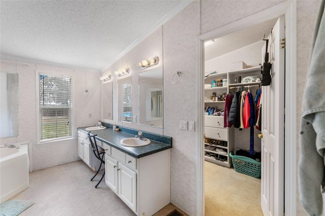 1005 Baumgarten, Schulenburg, TX 78956