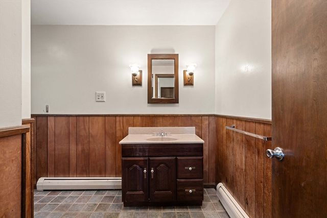 554 Hildreth St, Dracut, MA 01826