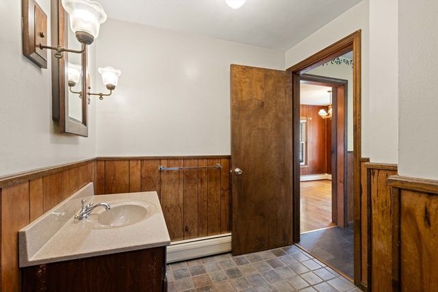 554 Hildreth St, Dracut, MA 01826