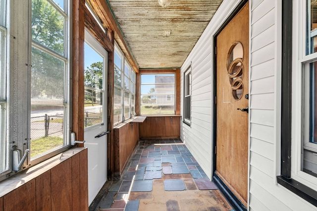 554 Hildreth St, Dracut, MA 01826
