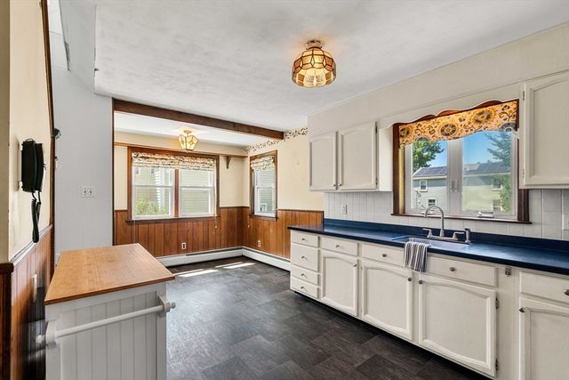 554 Hildreth St, Dracut, MA 01826