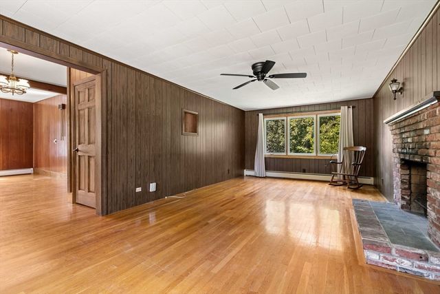 554 Hildreth St, Dracut, MA 01826