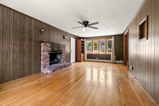 554 Hildreth St, Dracut, MA 01826