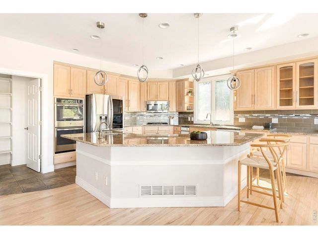 7247 Longview Dr, Niwot, CO 80503