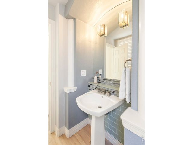 7247 Longview Dr, Niwot, CO 80503