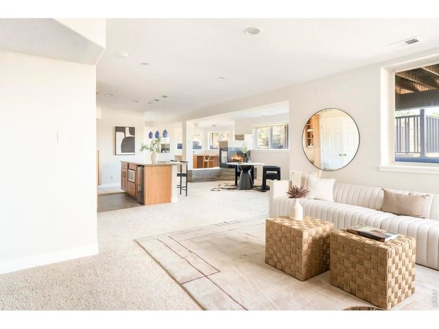 7247 Longview Dr, Niwot, CO 80503