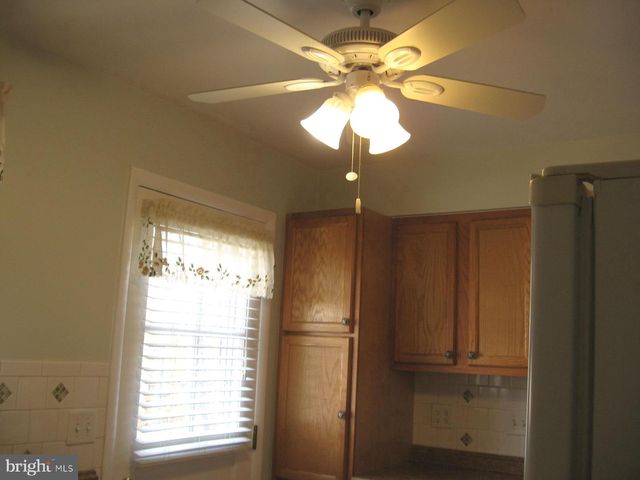 16 PARKWIND CT, Baltimore, MD 21234