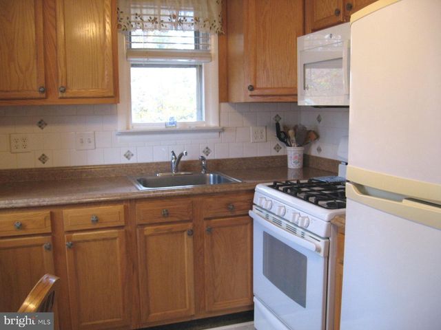 16 PARKWIND CT, Baltimore, MD 21234