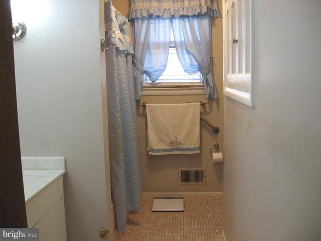 16 PARKWIND CT, Baltimore, MD 21234