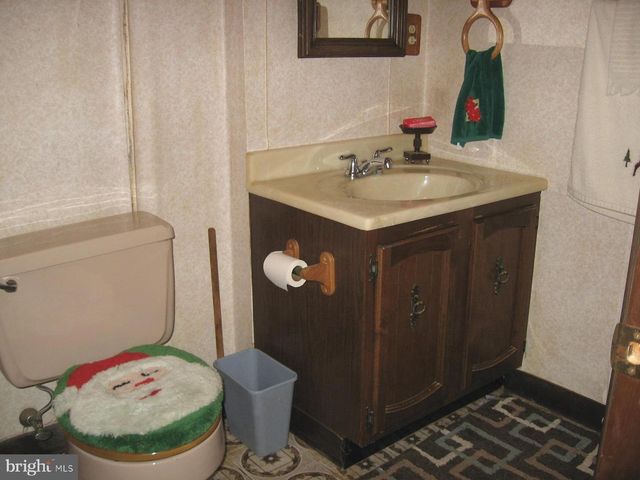 16 PARKWIND CT, Baltimore, MD 21234