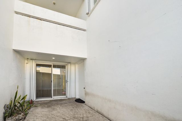 5070 Elmhurst Road F, West Palm Beach, FL 33417