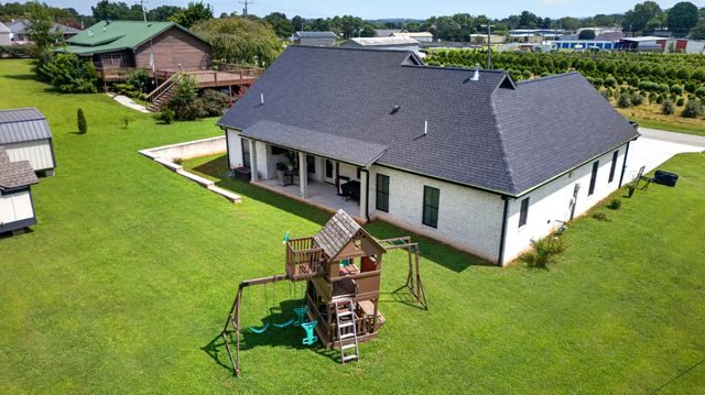 206 Country Club Rd, Winchester, TN 37398