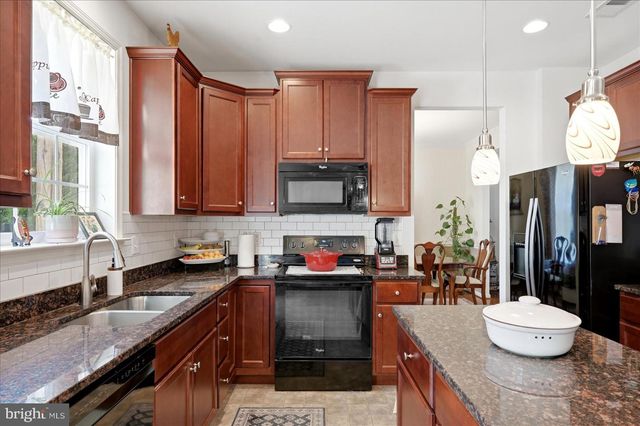 561 CHICKAMAUGA DR, Harpers Ferry, WV 25425