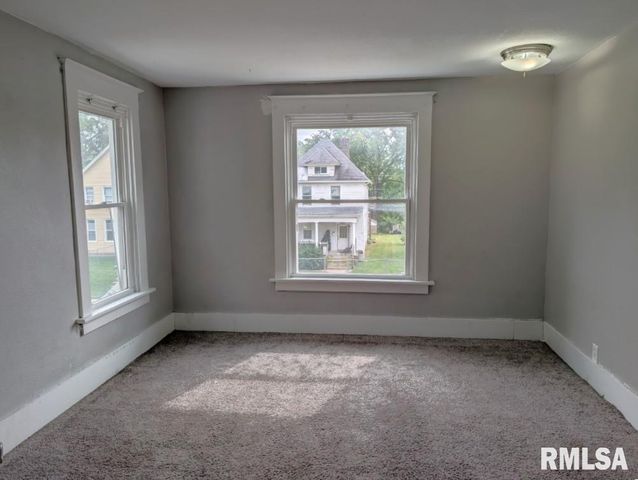 824 W 14TH Street, Davenport, IA 52804