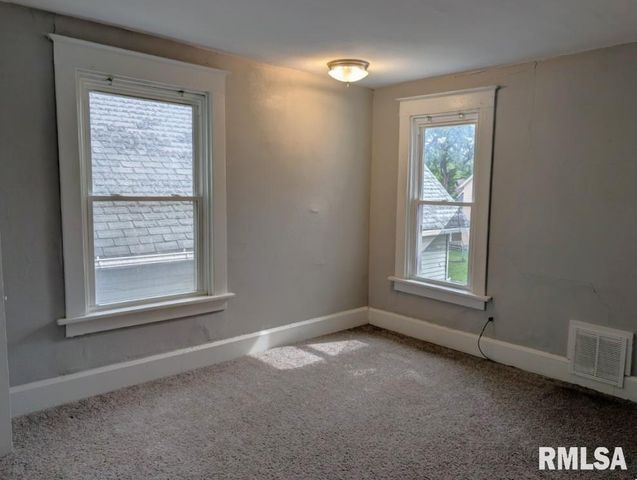 824 W 14TH Street, Davenport, IA 52804