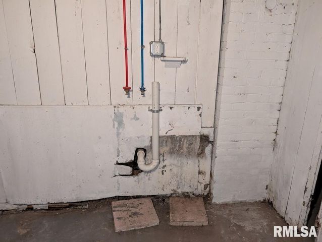 824 W 14TH Street, Davenport, IA 52804