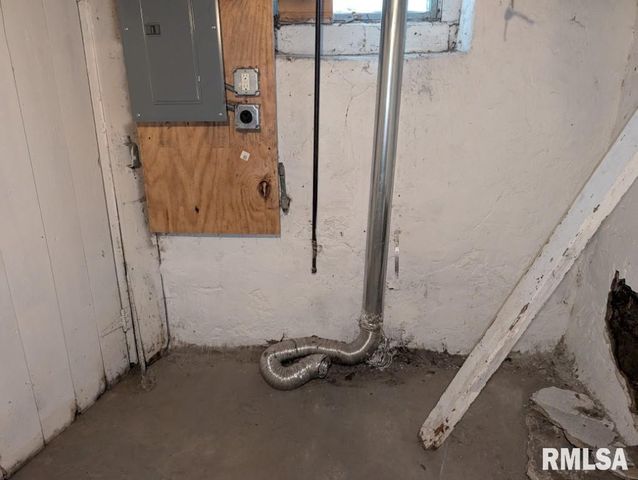 824 W 14TH Street, Davenport, IA 52804