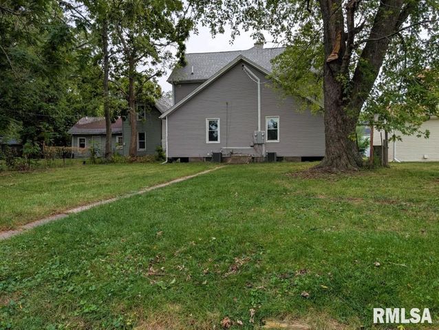 824 W 14TH Street, Davenport, IA 52804