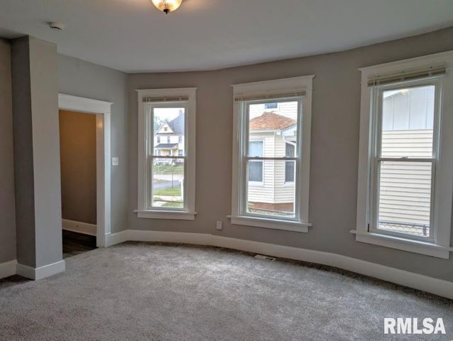 824 W 14TH Street, Davenport, IA 52804