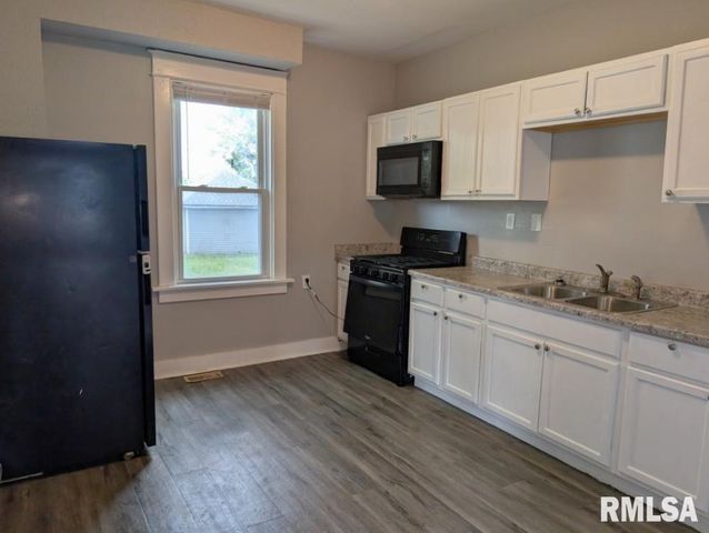 824 W 14TH Street, Davenport, IA 52804