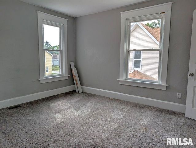 824 W 14TH Street, Davenport, IA 52804