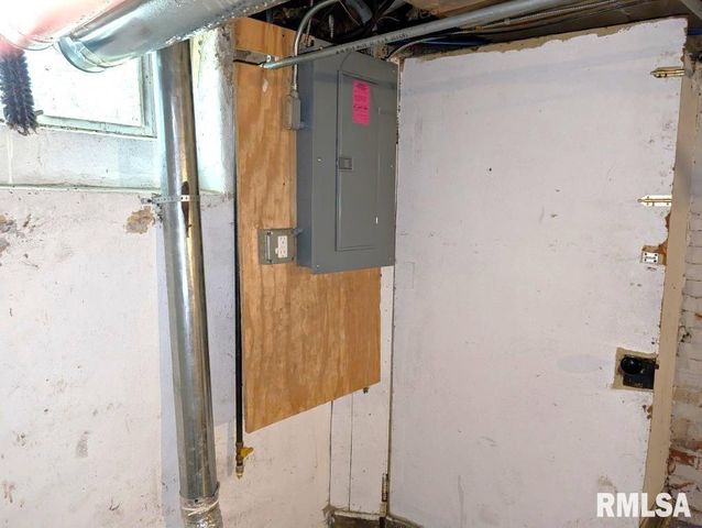 824 W 14TH Street, Davenport, IA 52804