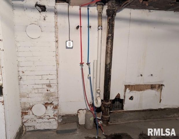 824 W 14TH Street, Davenport, IA 52804