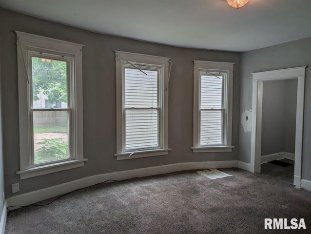 824 W 14TH Street, Davenport, IA 52804