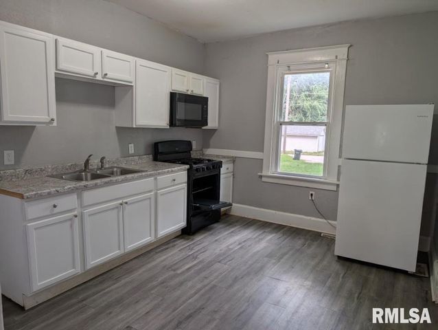 824 W 14TH Street, Davenport, IA 52804