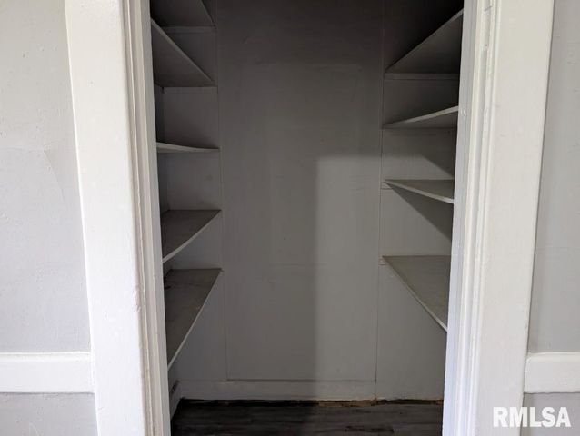 824 W 14TH Street, Davenport, IA 52804