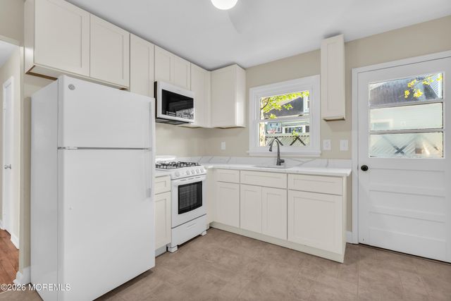 67 Beacon Boulevard, Keansburg, NJ 07734