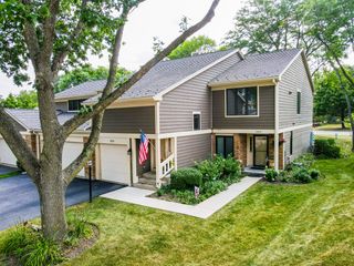 1211 Emerson Lane, Libertyville, IL 60048