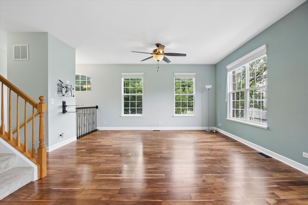 Image 12 of property listing at 4144 Milford Lane, Aurora, IL 60504