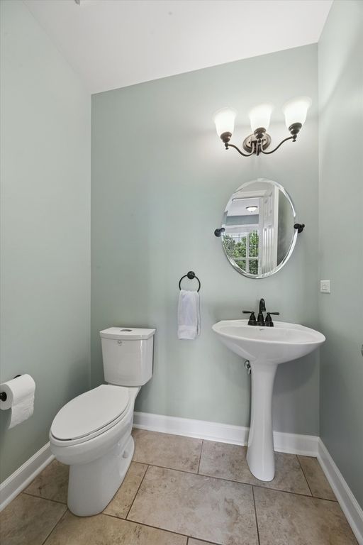 Image 13 of property listing at 4144 Milford Lane, Aurora, IL 60504