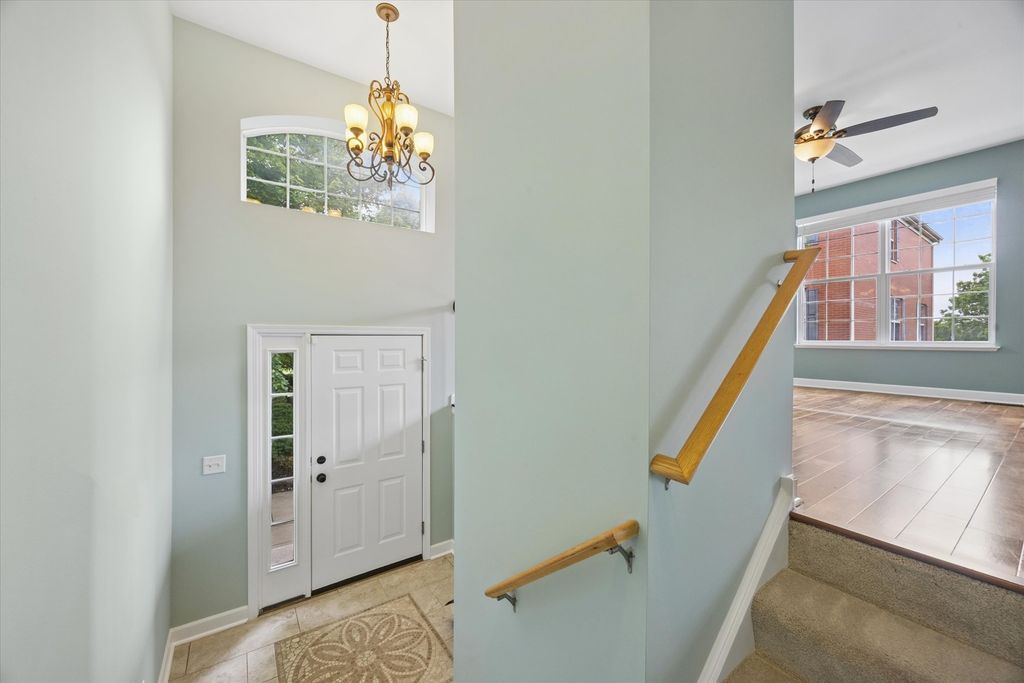 Image 14 of property listing at 4144 Milford Lane, Aurora, IL 60504