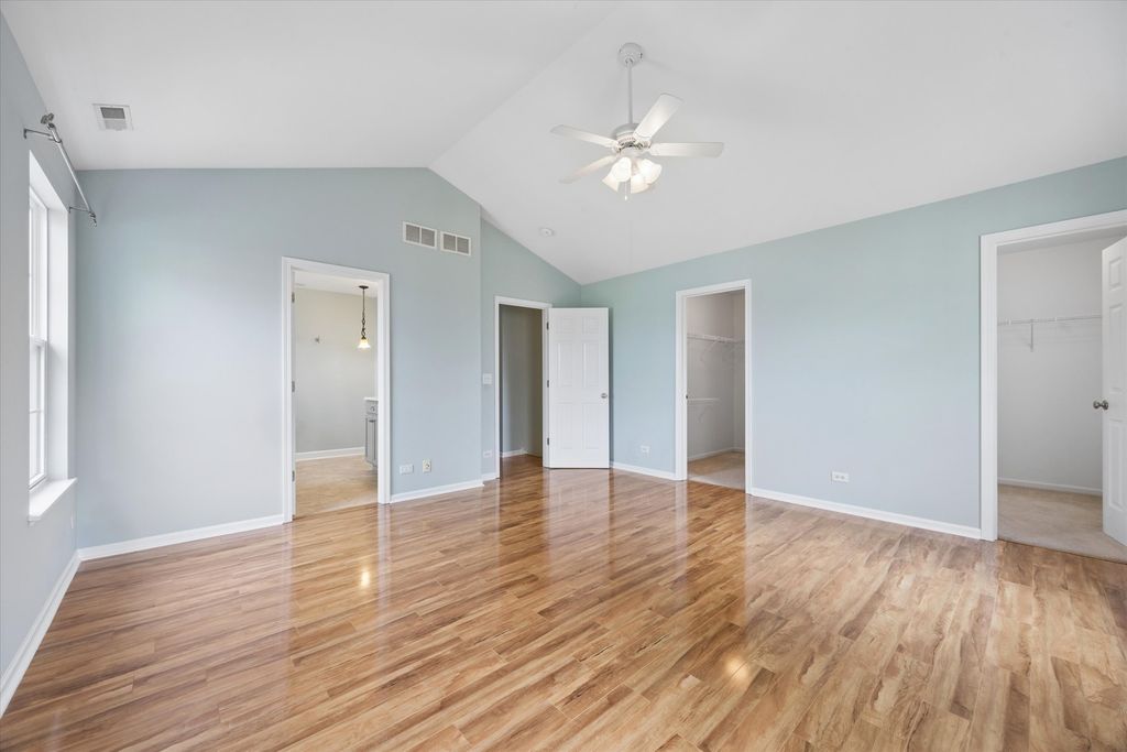 Image 16 of property listing at 4144 Milford Lane, Aurora, IL 60504