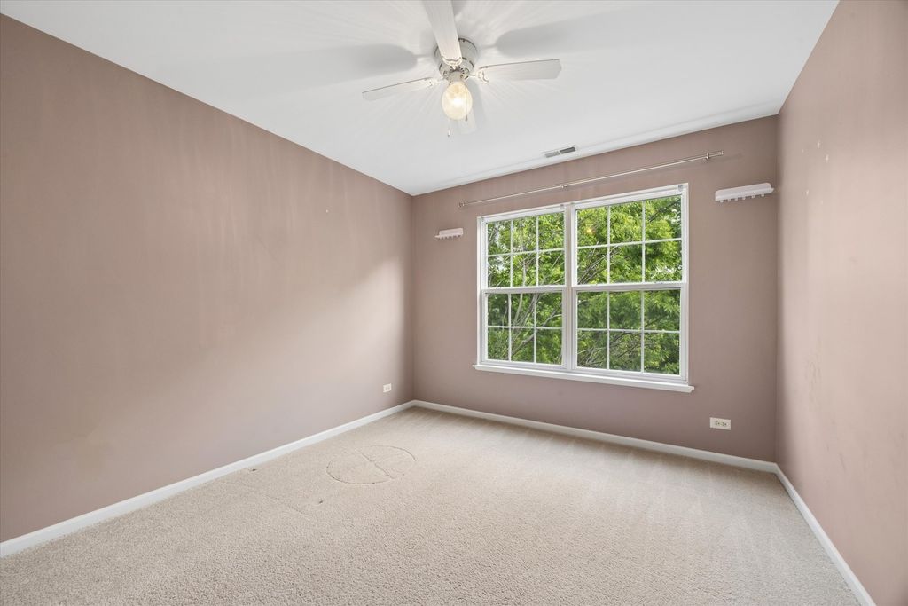 Image 21 of property listing at 4144 Milford Lane, Aurora, IL 60504