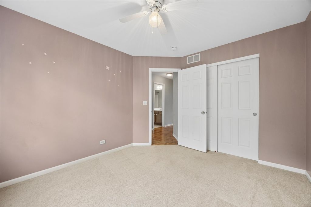 Image 22 of property listing at 4144 Milford Lane, Aurora, IL 60504