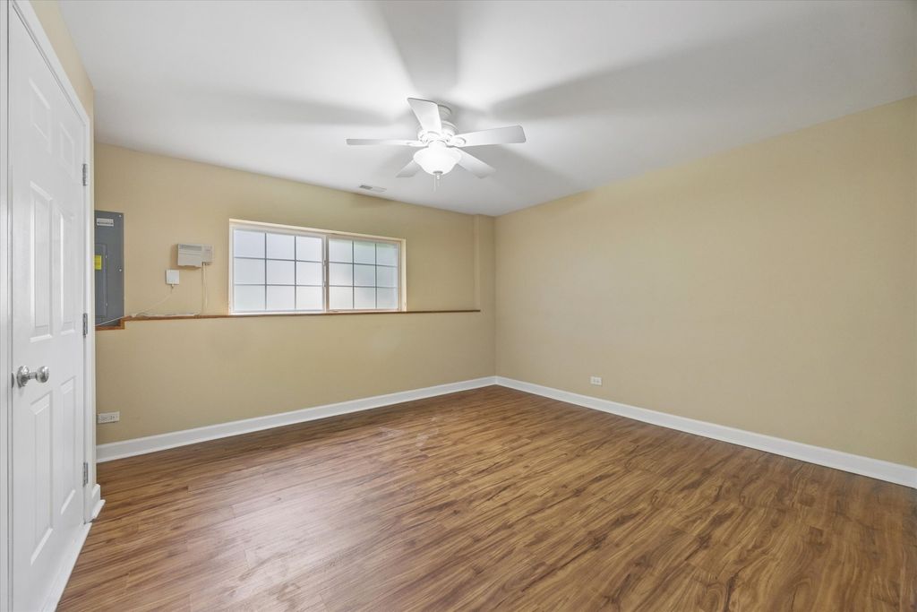 Image 24 of property listing at 4144 Milford Lane, Aurora, IL 60504
