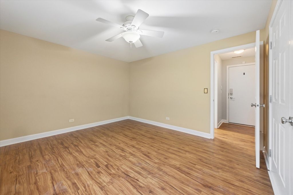 Image 25 of property listing at 4144 Milford Lane, Aurora, IL 60504