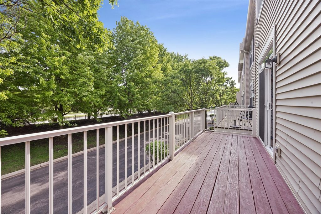 Image 28 of property listing at 4144 Milford Lane, Aurora, IL 60504