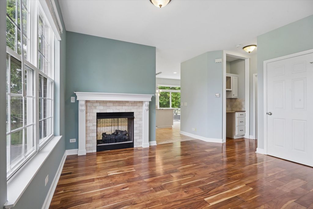 Image 10 of property listing at 4144 Milford Lane, Aurora, IL 60504