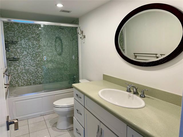 881 Ocean Drive 10D, Key Biscayne, FL 33149