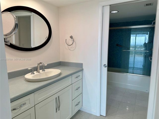 881 Ocean Drive 10D, Key Biscayne, FL 33149