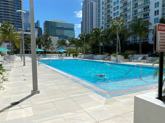 881 Ocean Drive 10D, Key Biscayne, FL 33149