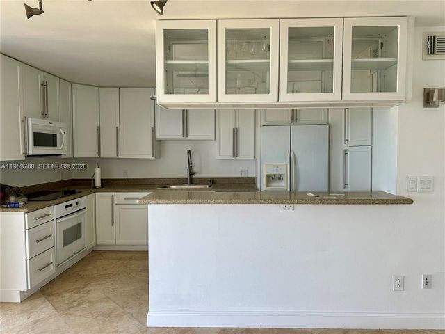881 Ocean Drive 10D, Key Biscayne, FL 33149