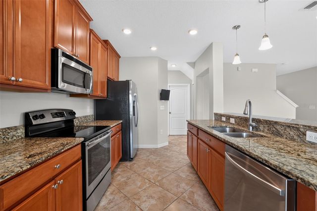 10105 NEWMINSTER LOOP, Sun City Center, FL 33573